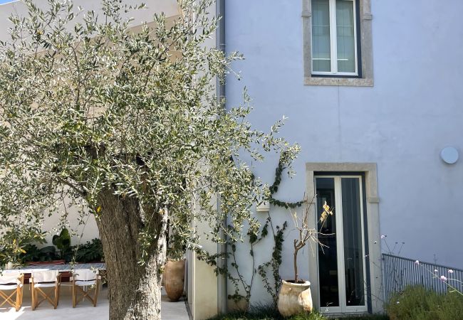 Apartment in Lisbon - Garden Swimming Pool Apartment